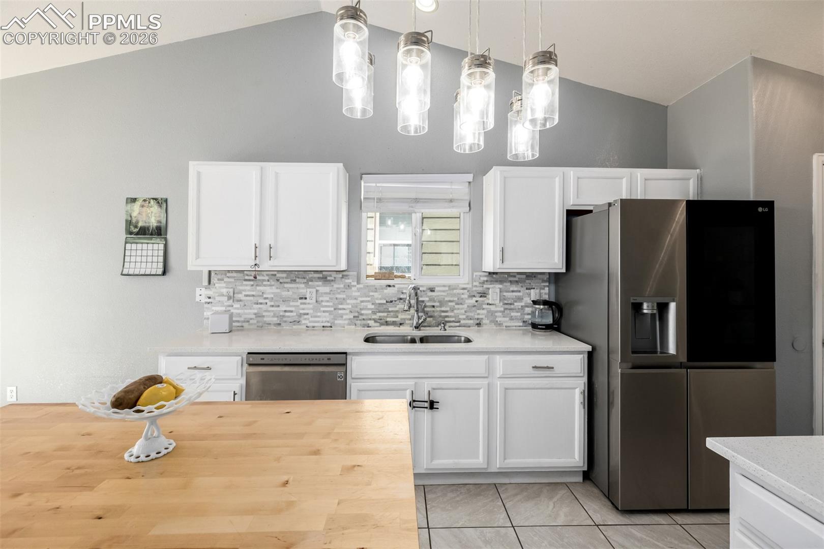 Listing photo 13 for 830 Winebrook Way