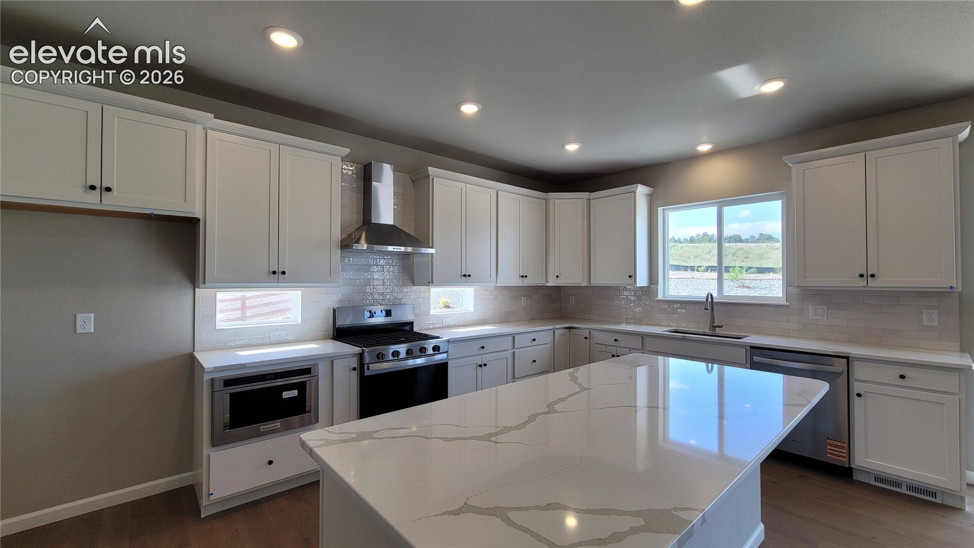Listing photo 7 for 10651 Wolf Lake Drive