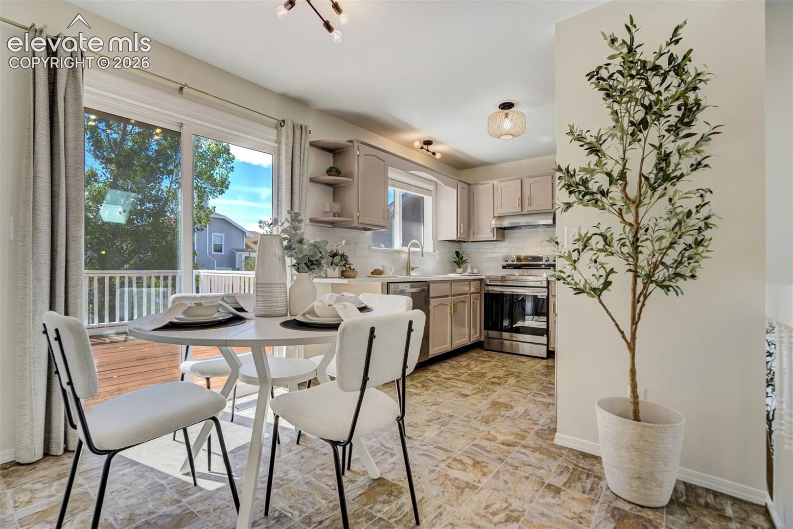 8295 Candon Drive, photo 9