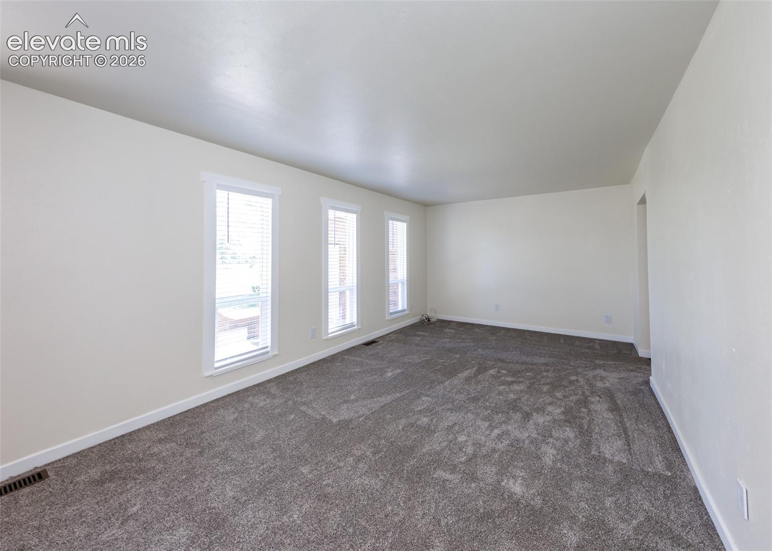 Listing photo 8 for 1540 N Ellicott Highway