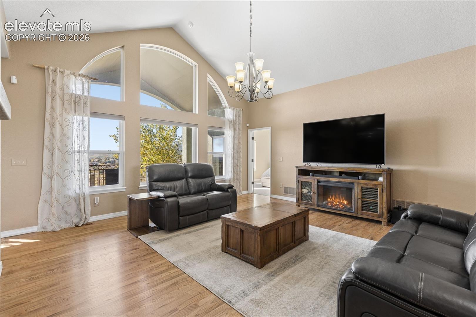 Listing photo 6 for 1055 Bayfield Drive