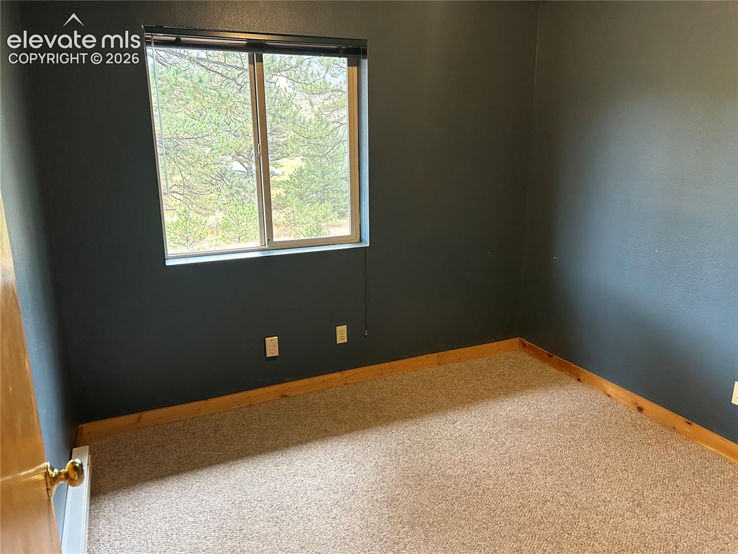 Listing photo 13 for 14515 Columbine Circle