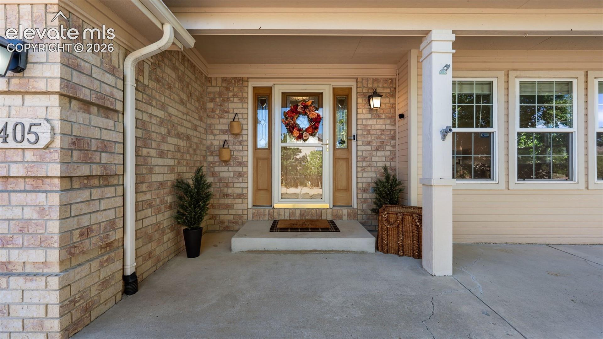 Listing photo 2 for 2405 Linenhall Court