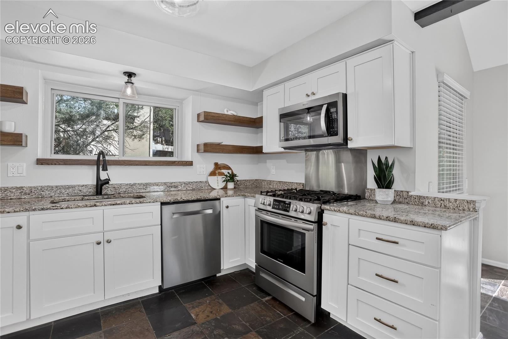 Listing photo 8 for 930 Flying Eagle Place