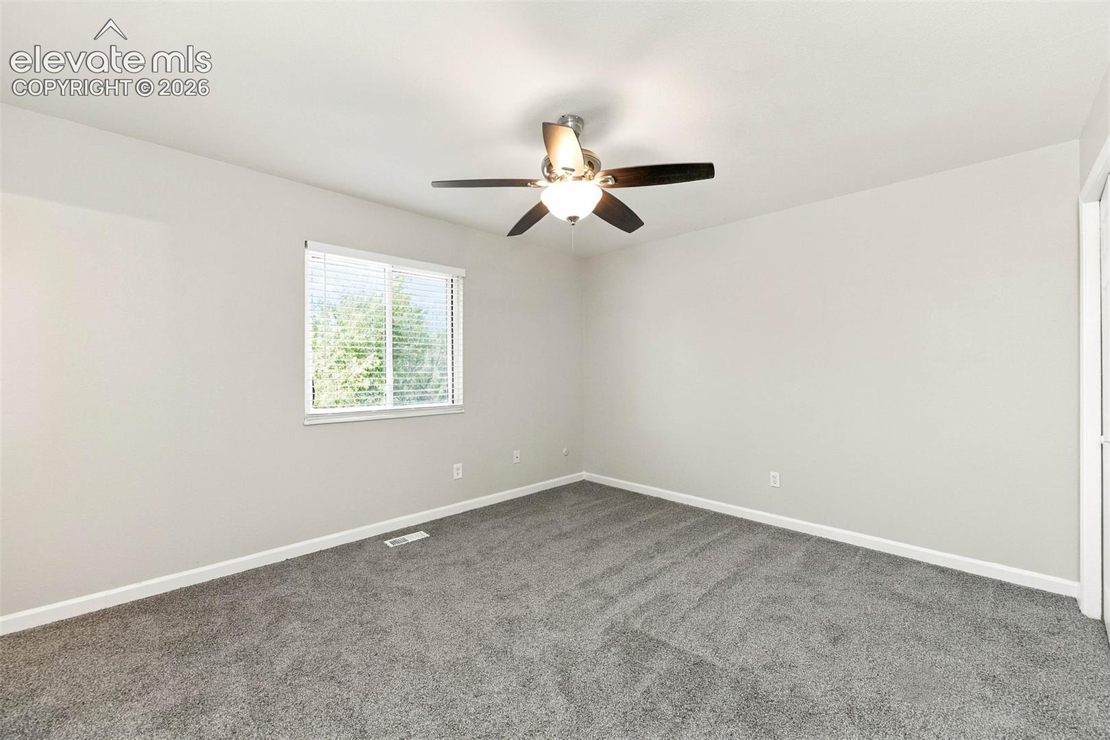 Listing photo 12 for 4937 Dewar Drive