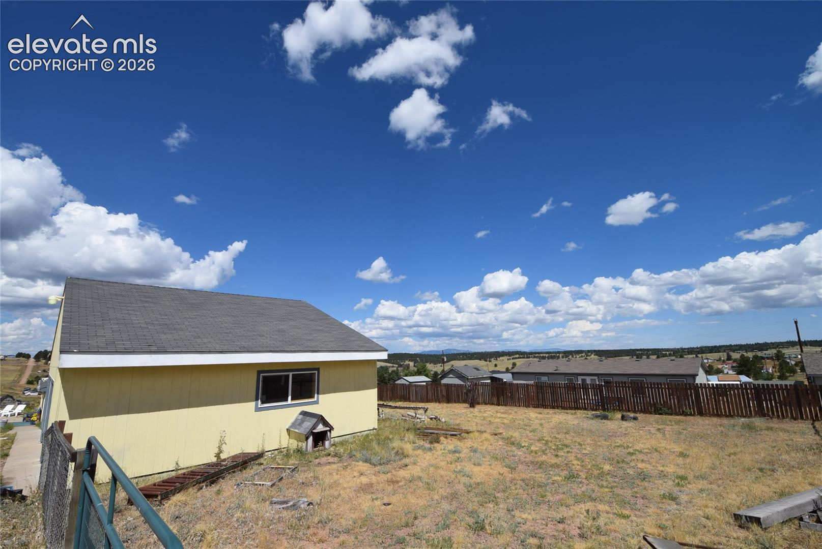 Listing photo 6 for 877 Maid Marian Drive