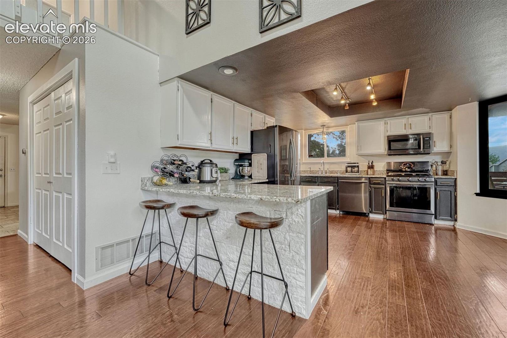 Listing photo 10 for 7510 Hickorywood Drive