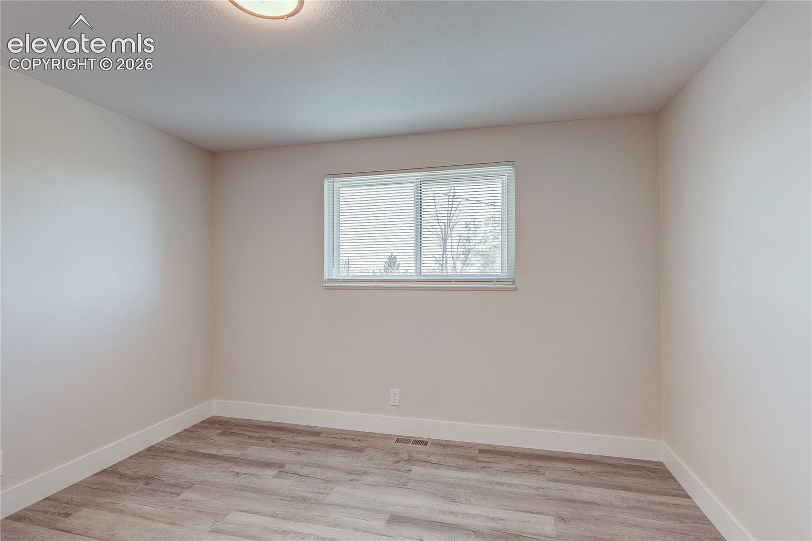 Listing photo 35 for 3100 S Dale Court
