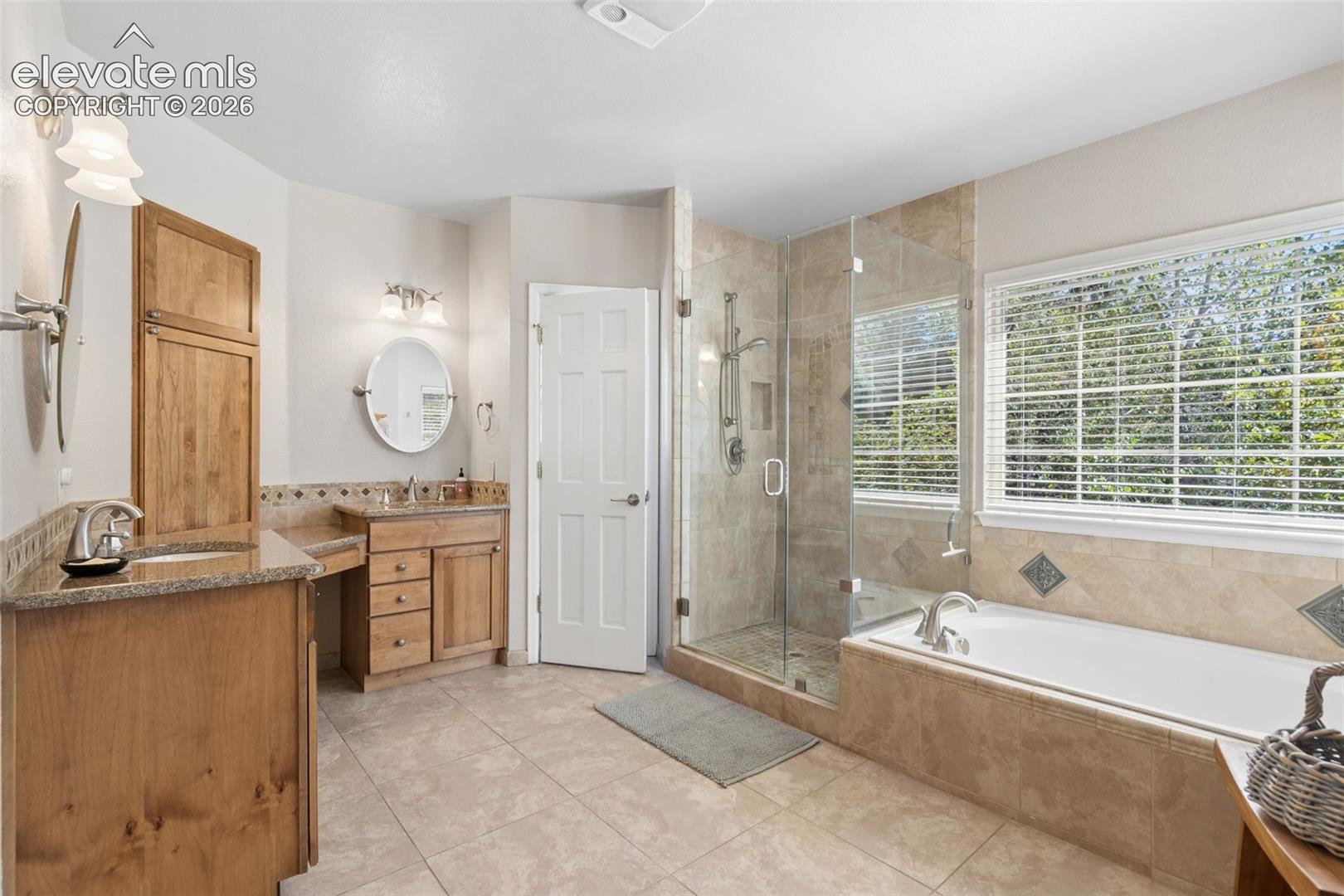 Listing photo 23 for 5830 Broadmoor Bluffs Drive