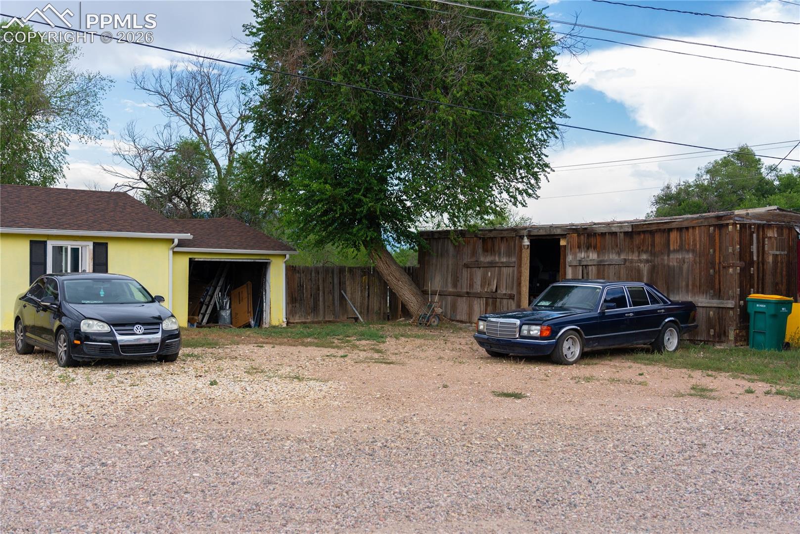 Listing photo 4 for 325 S Santa Fe Avenue 1-3
