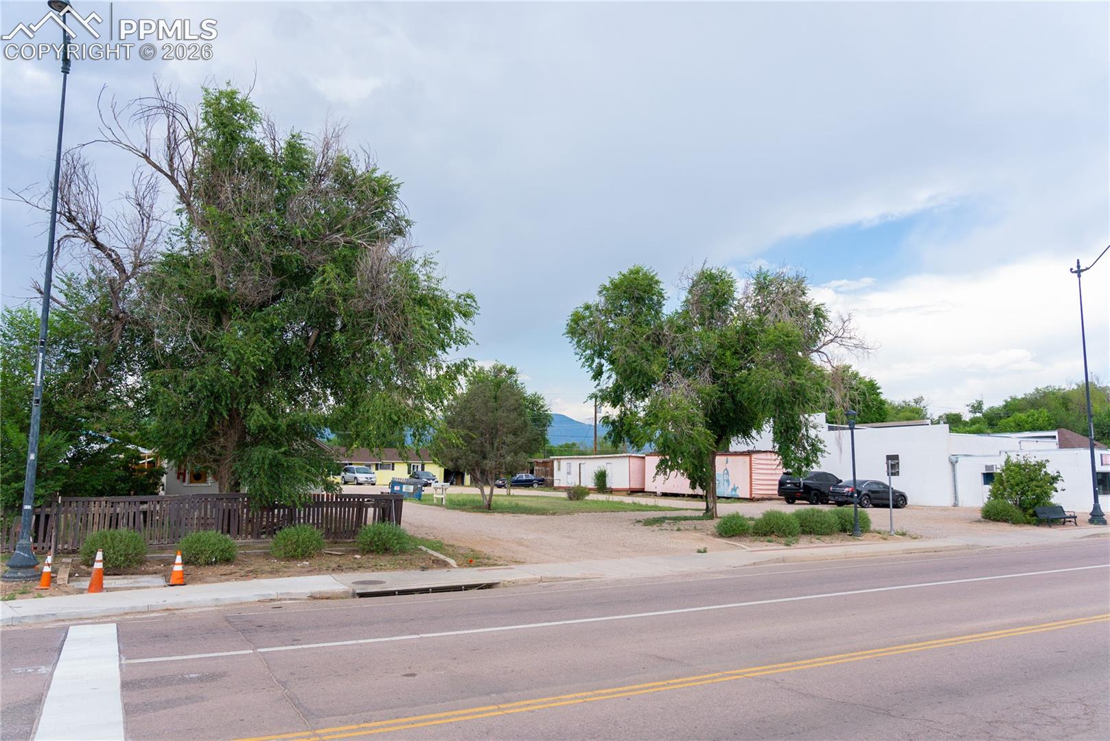 Listing photo 6 for 325 S Santa Fe Avenue 1-3