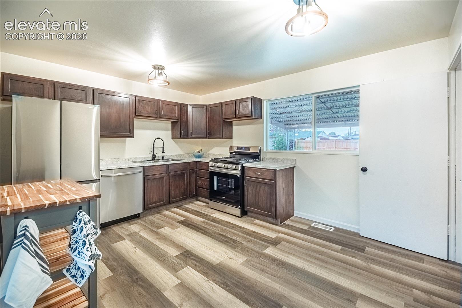 Listing photo 12 for 417 Linda Vista Drive