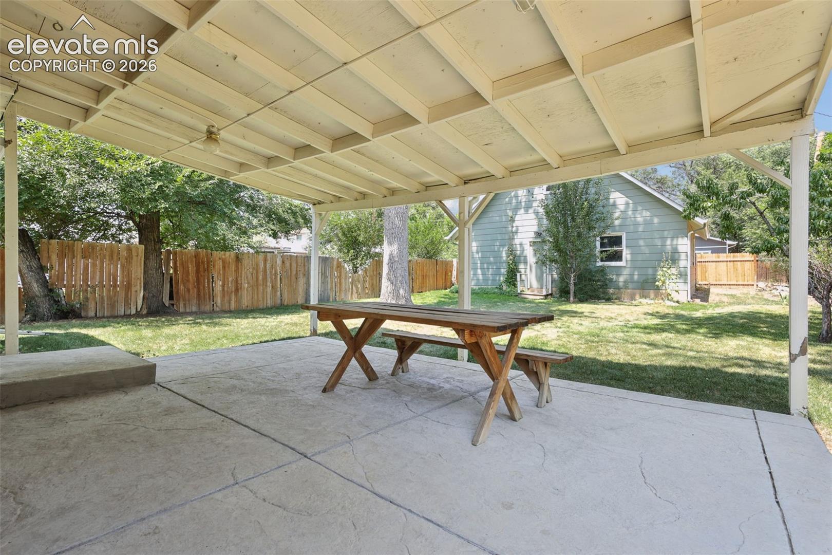 Listing photo 34 for 1812 W Pikes Peak Avenue