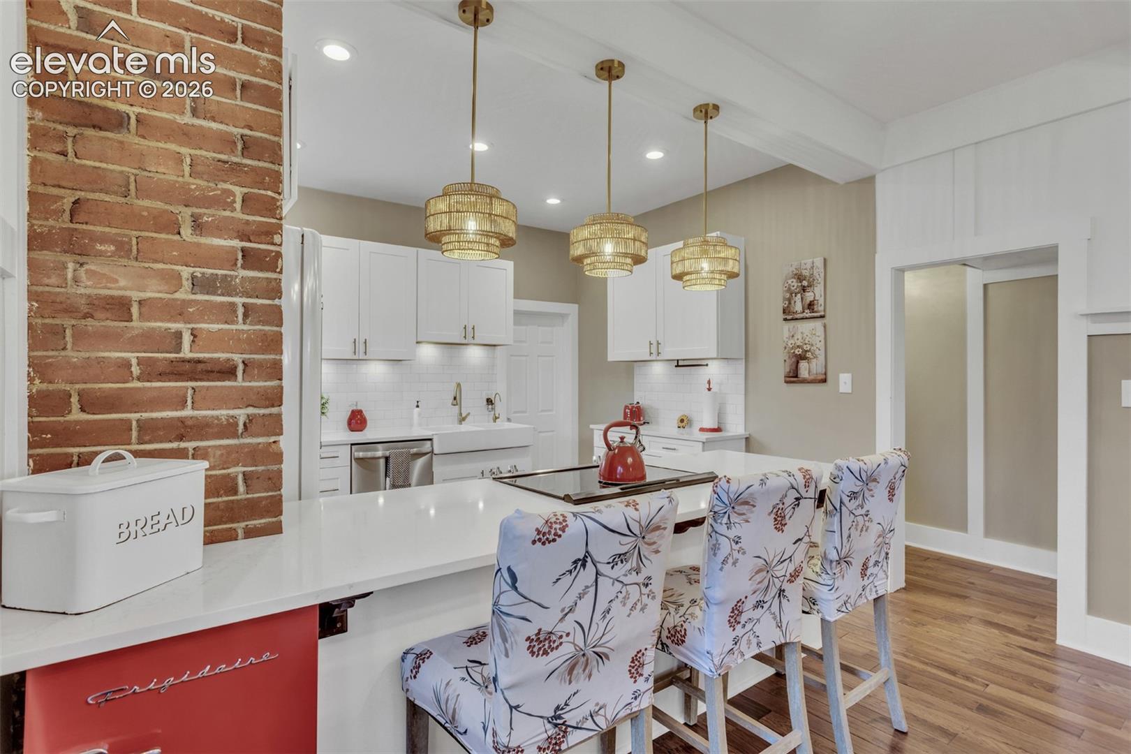 Listing photo 12 for 7801 Valley View Street
