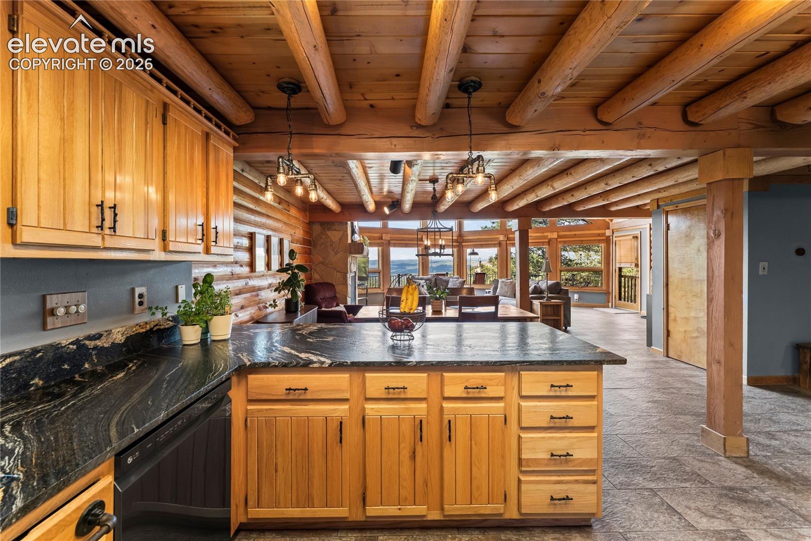 Listing photo 8 for 102 Douglas Fir Lane