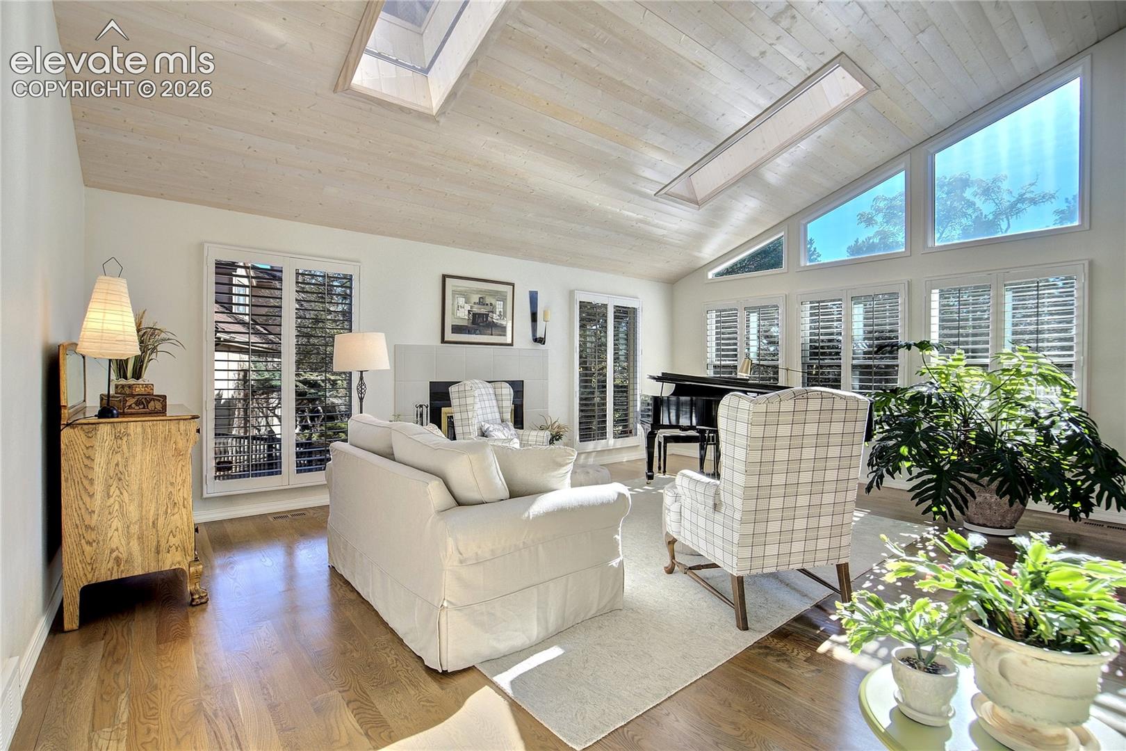 Listing photo 5 for 7215 Suntide Place