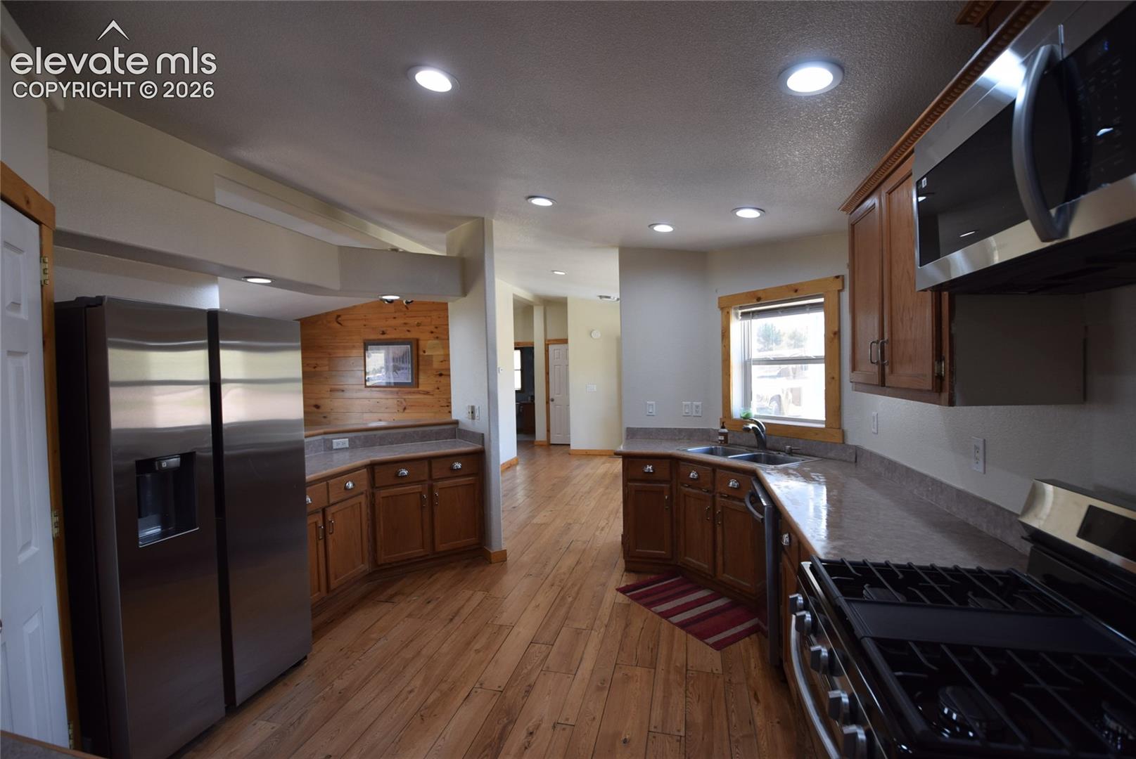 Listing photo 25 for 877 Maid Marian Drive