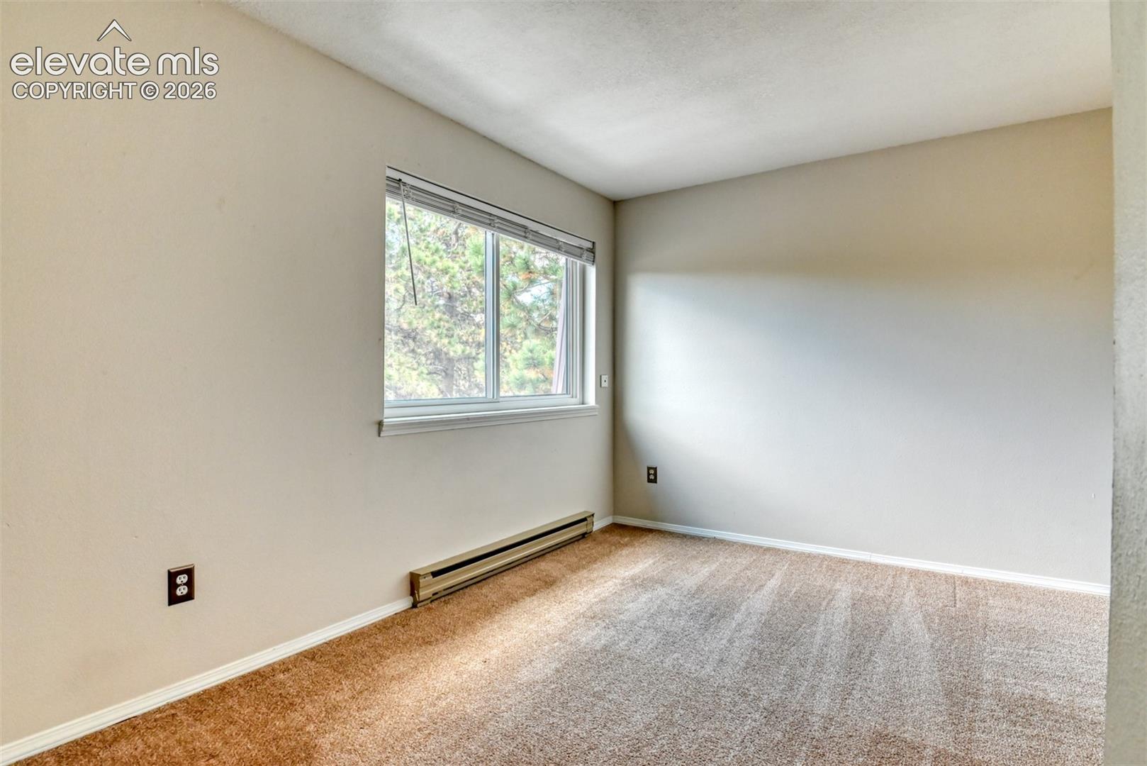 Listing photo 22 for 590 Manor Court B