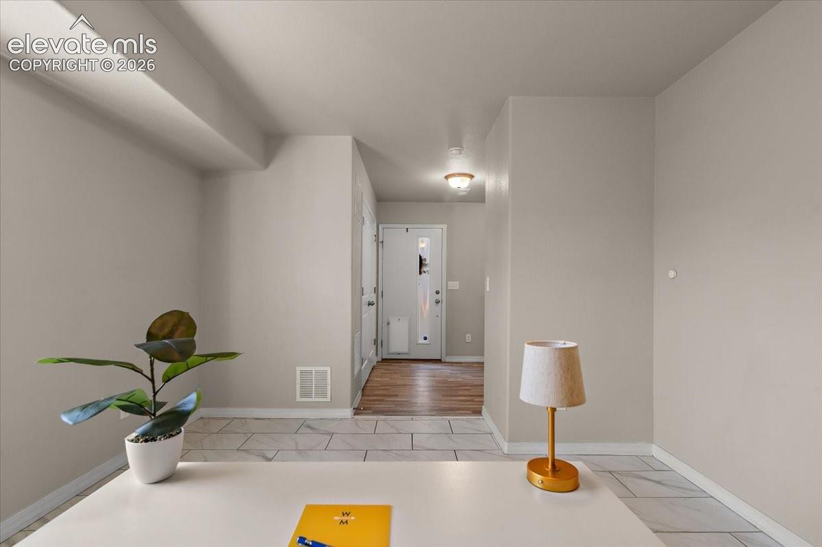 Listing photo 6 for 833 Grissom Drive