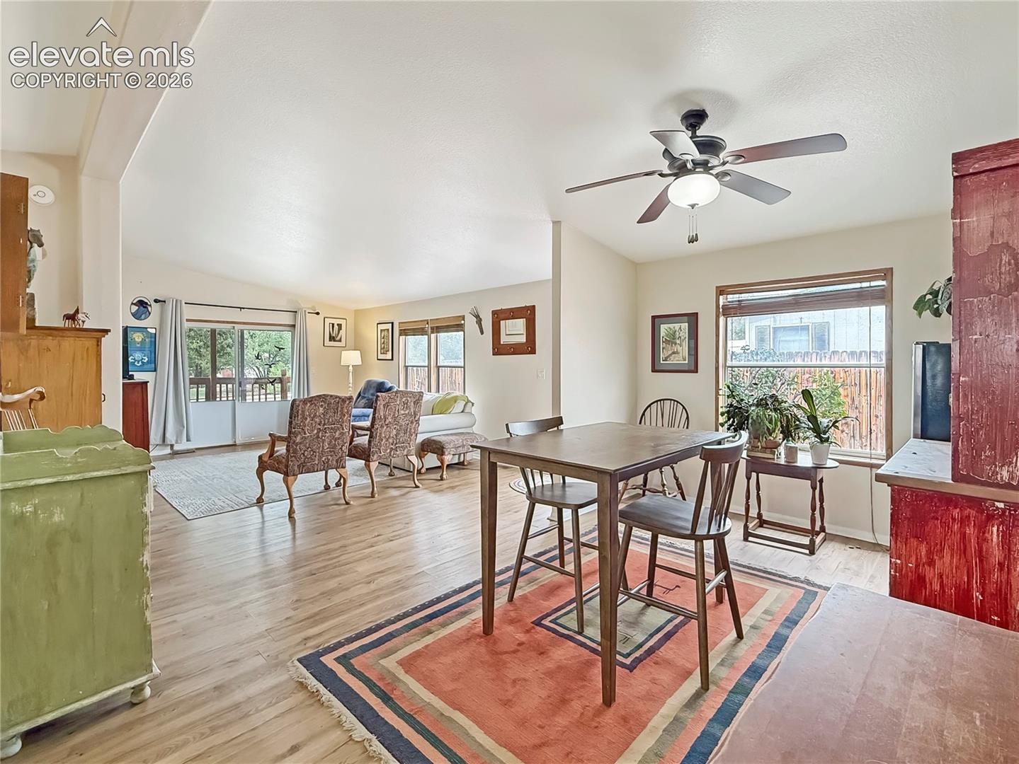 Listing photo 5 for 2620 Lowell Avenue