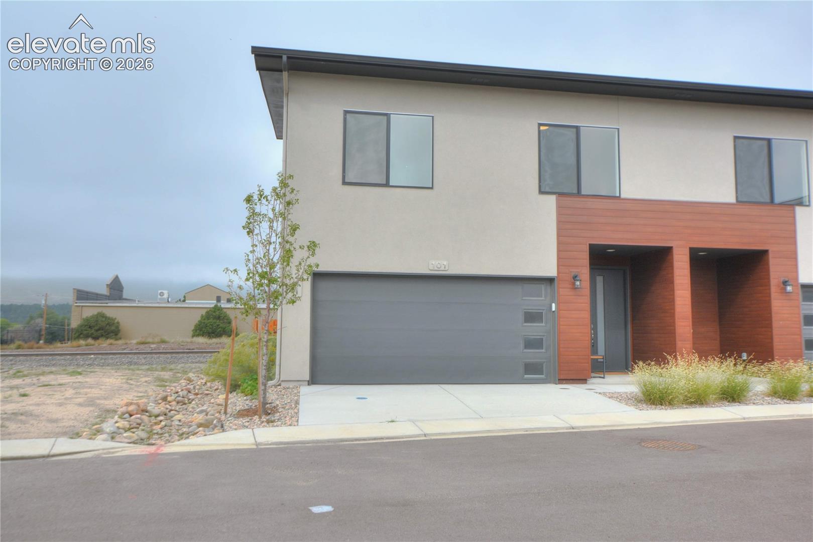 Listing photo 3 for 241 Front Street 101