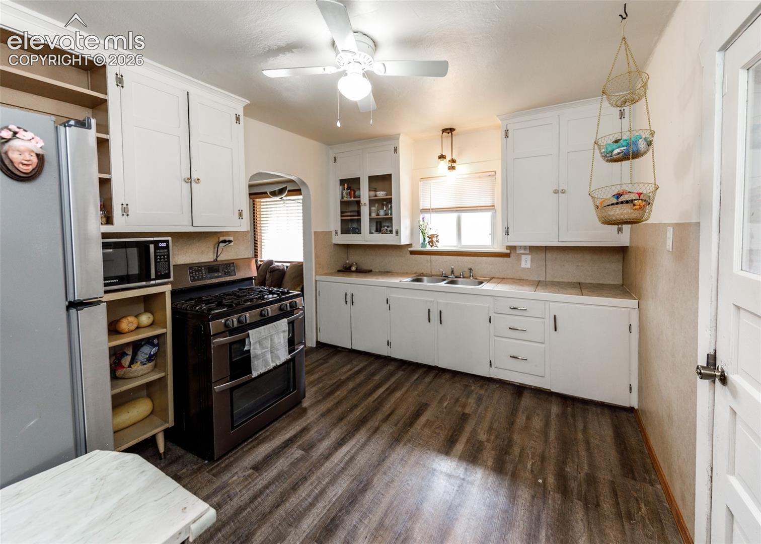 Listing photo 15 for 2035 Pine Street