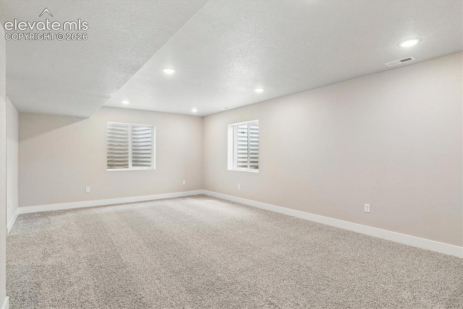 Listing photo 16 for 9695 Blaurock Drive