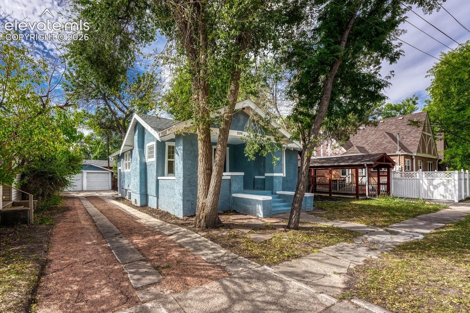 Listing photo 5 for 209 E Washington Street
