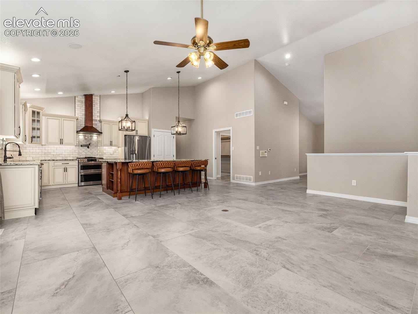 Listing photo 12 for 10 Erica Court