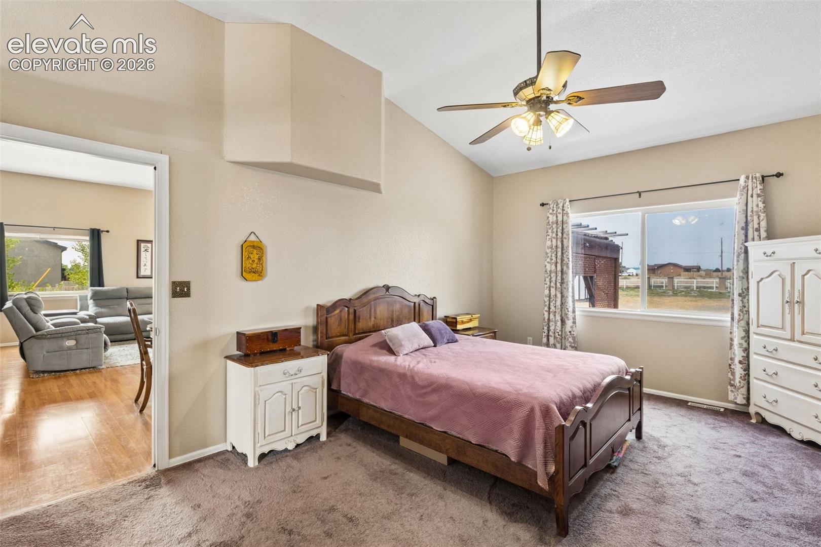 Listing photo 12 for 703 N Canvas Drive