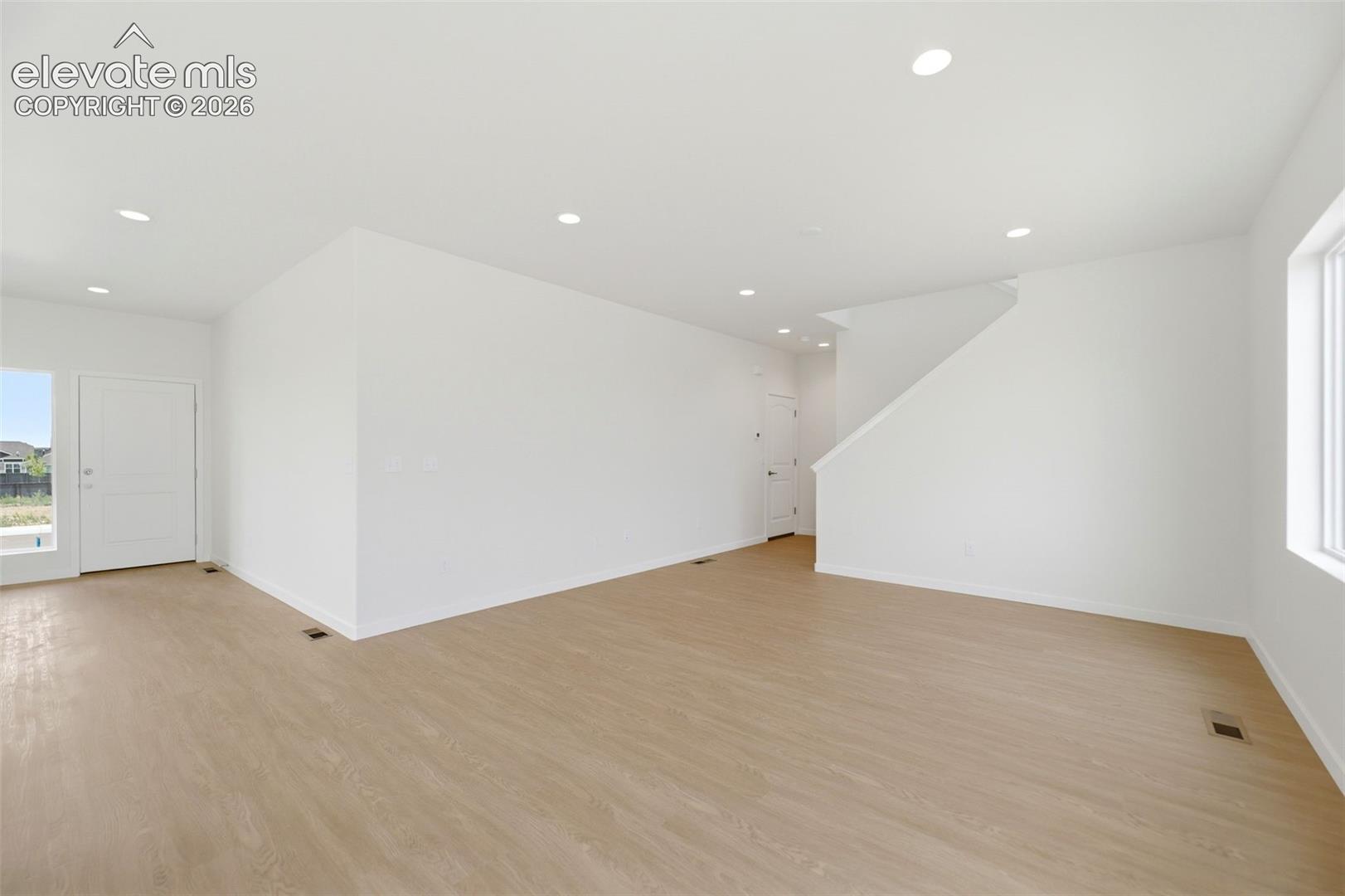 Listing photo 16 for 7968 School House Drive