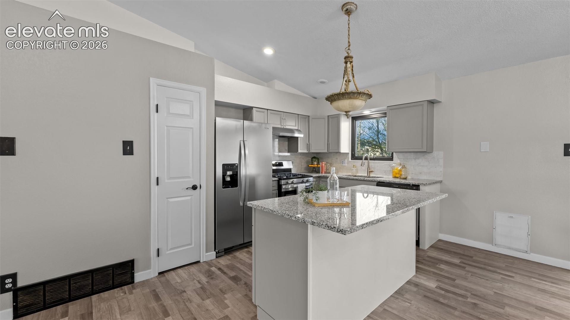 Listing photo 8 for 465 S Falcon Drive
