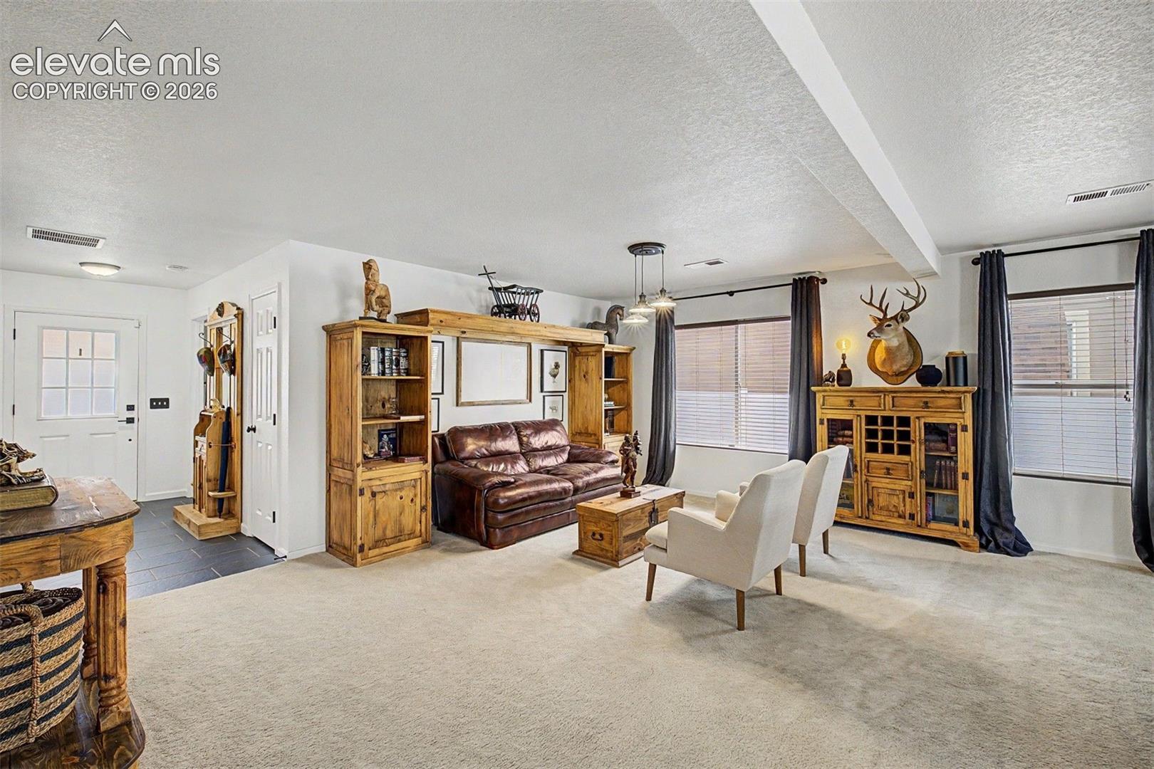 Listing photo 5 for 7716 Candlelight Lane