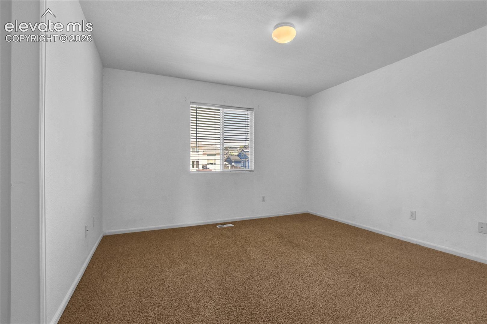Listing photo 15 for 7554 Sandy Springs Point