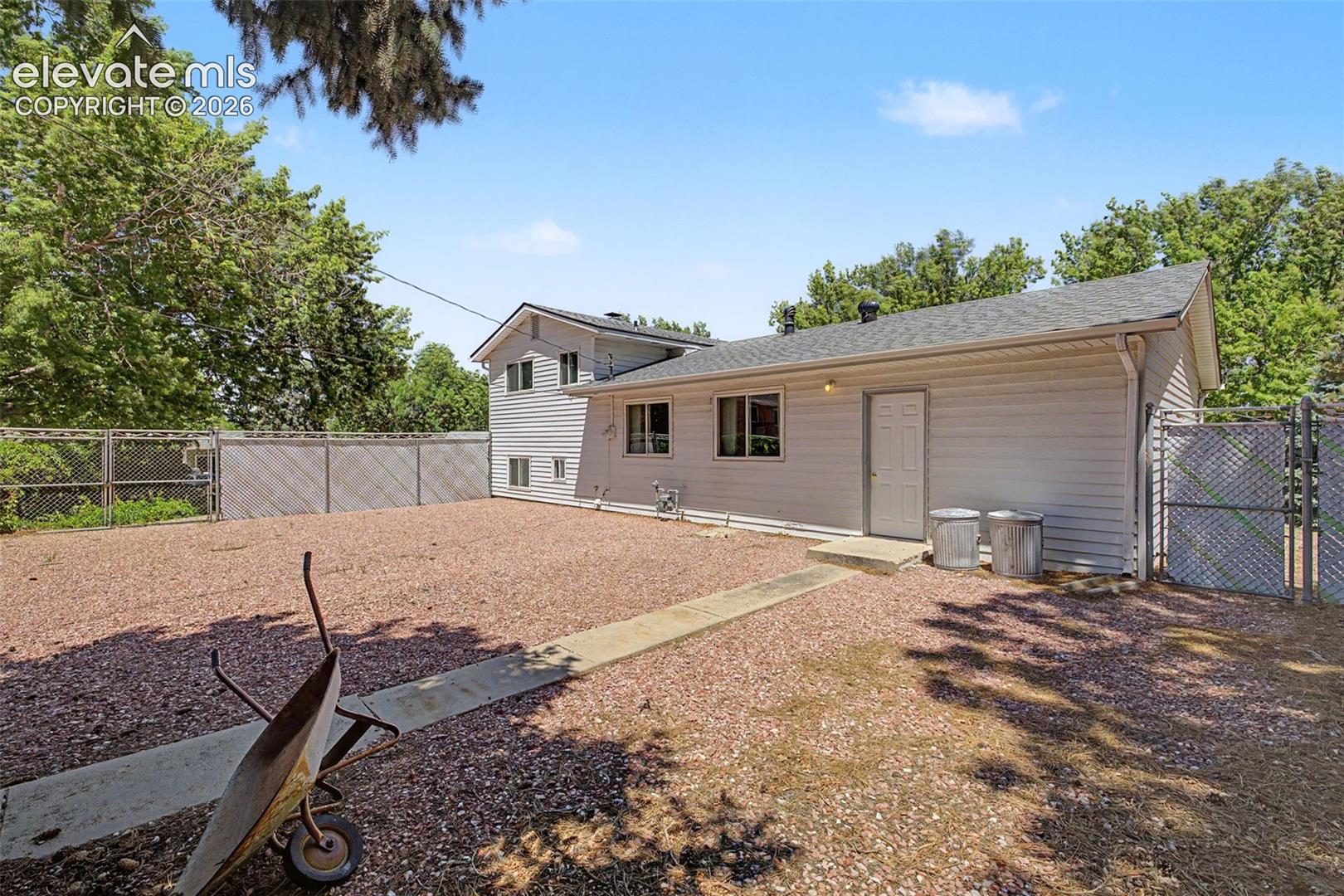 Listing photo 45 for 712 Lansing Drive