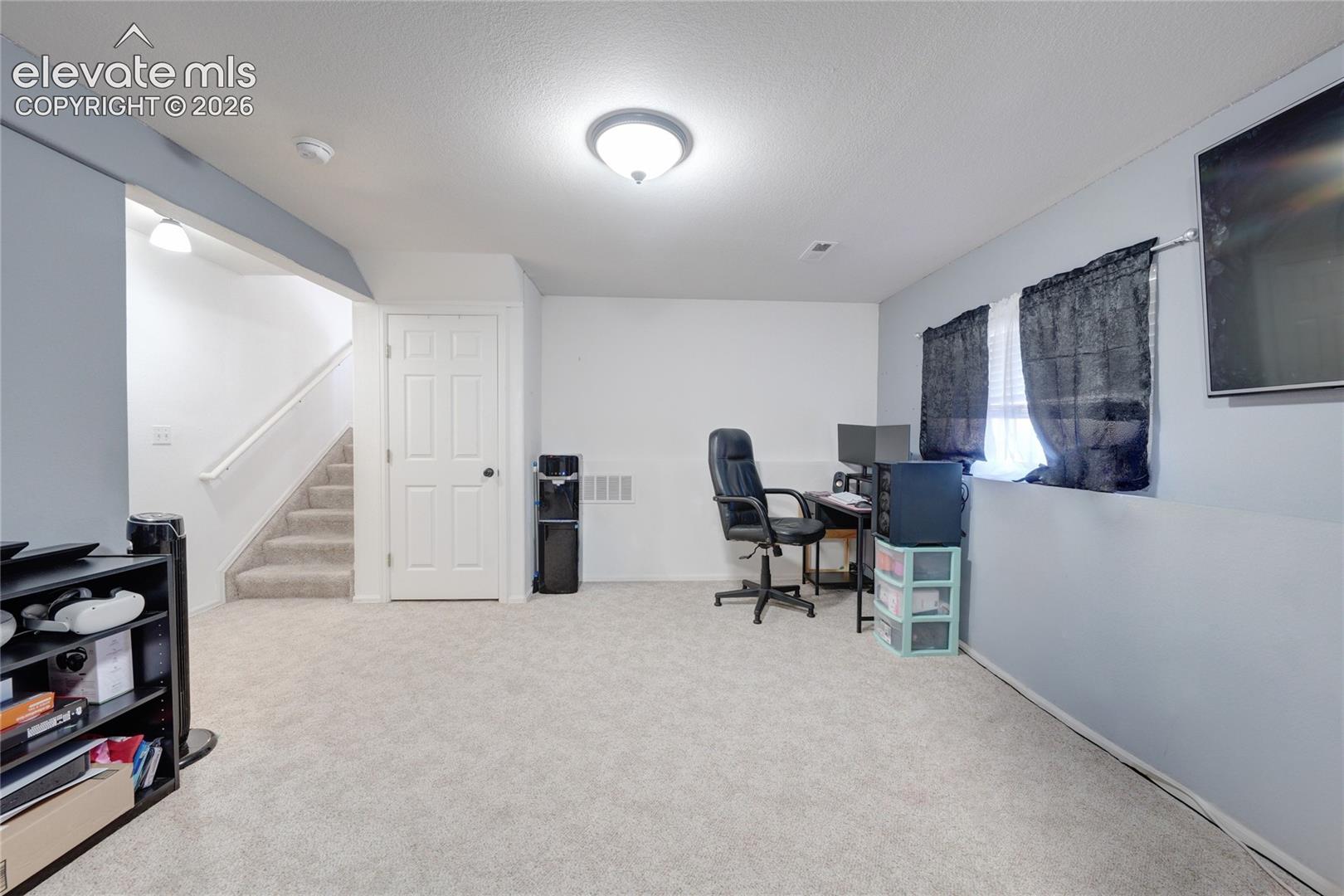 Listing photo 19 for 299 S Falcon Drive