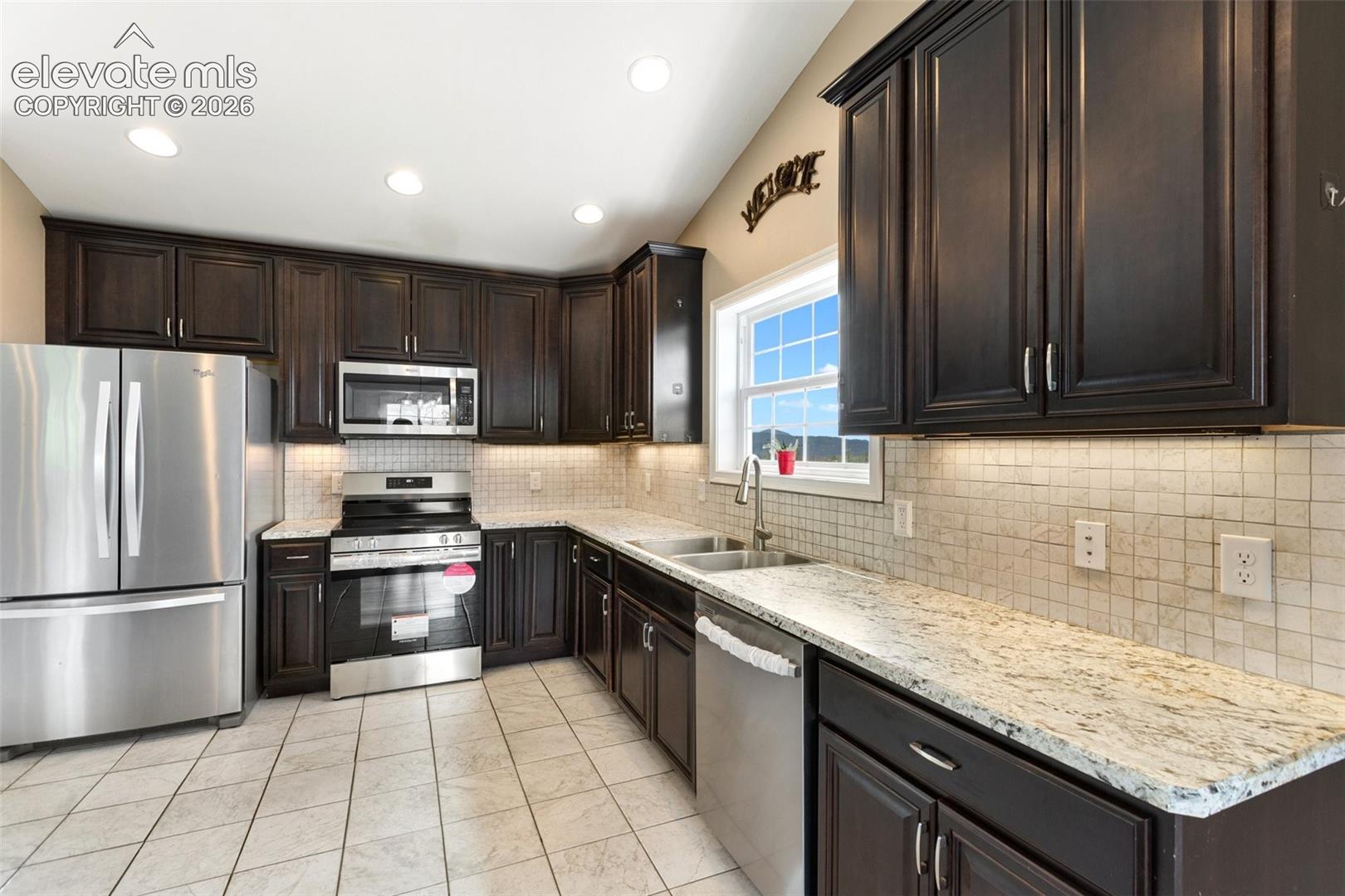 Listing photo 12 for 127 Carlton Circle