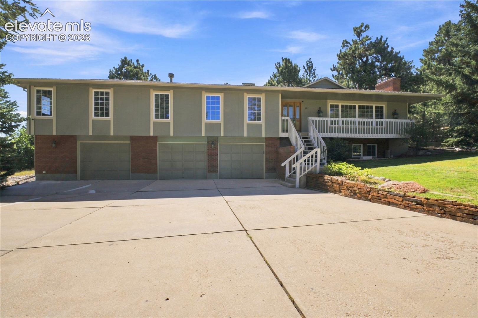 435 Woodmen Road, photo 2