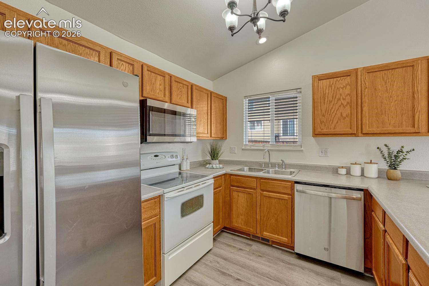 Listing photo 15 for 1120 Lords Hill Drive
