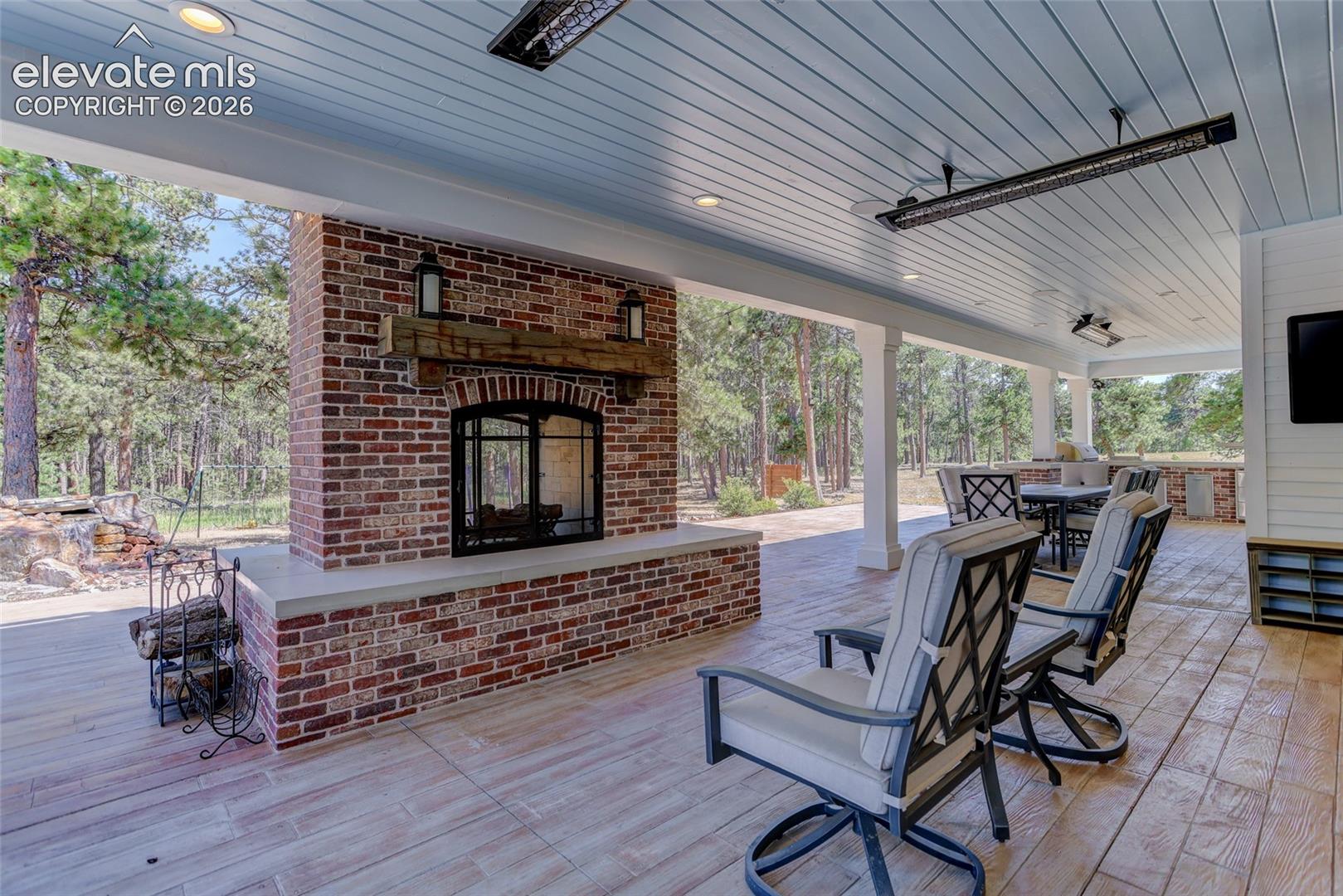 Listing photo 14 for 19404 Hilltop Pines Path