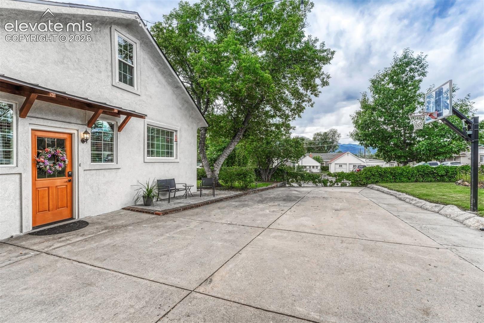 Listing photo 41 for 1900 E San Rafael Street