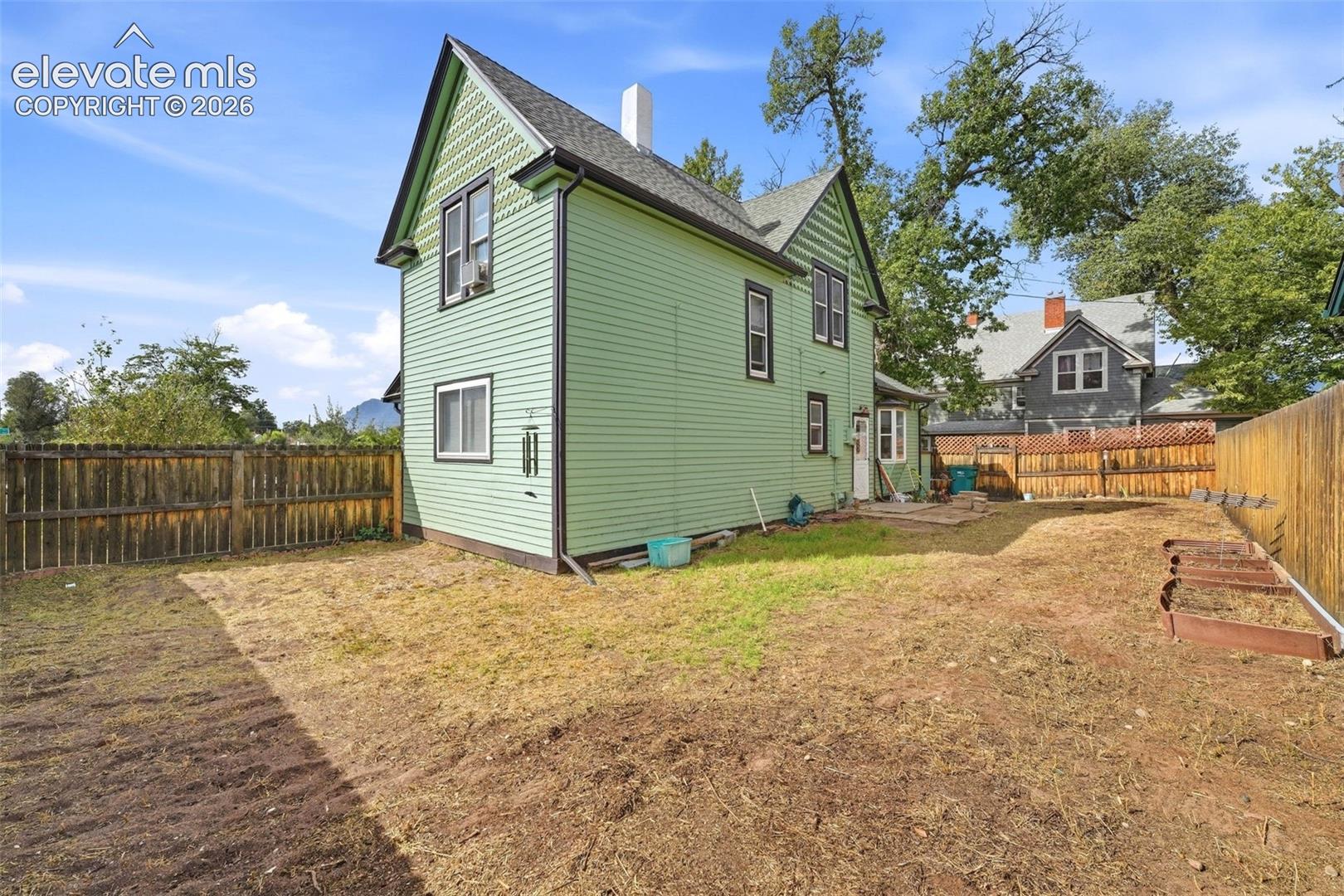 Listing photo 4 for 842 E Platte Avenue