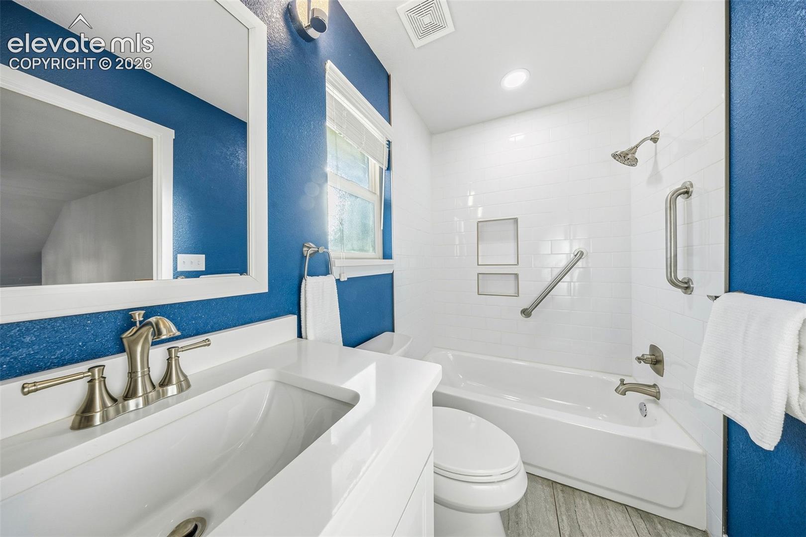 Listing photo 33 for 6120 Moorfield Avenue