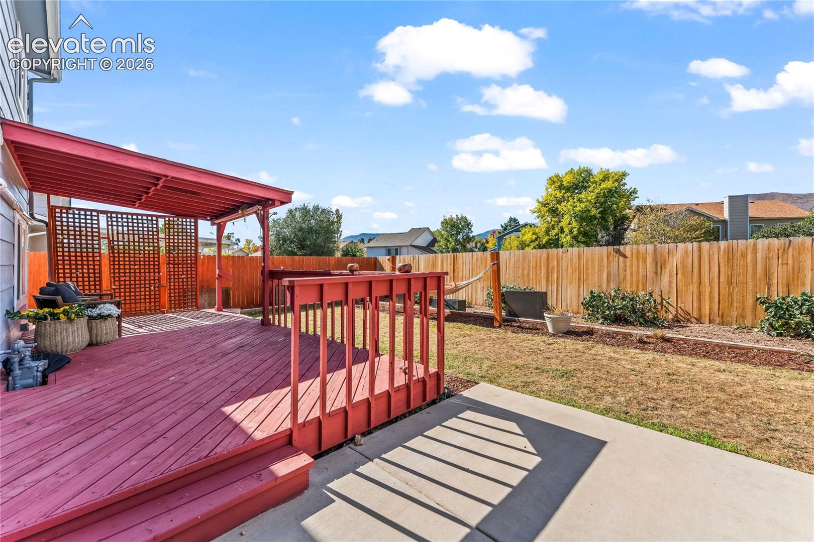 Listing photo 37 for 5870 Pemberton Way