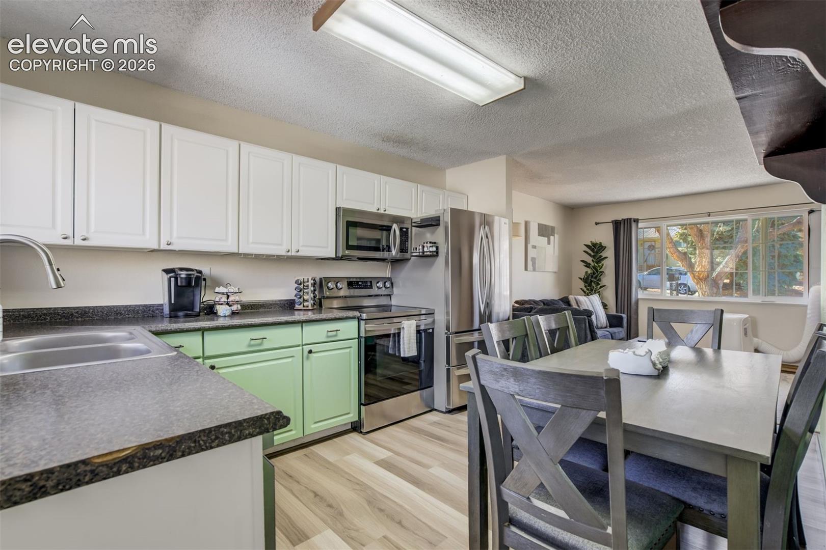 Listing photo 11 for 2566 Royalty Court