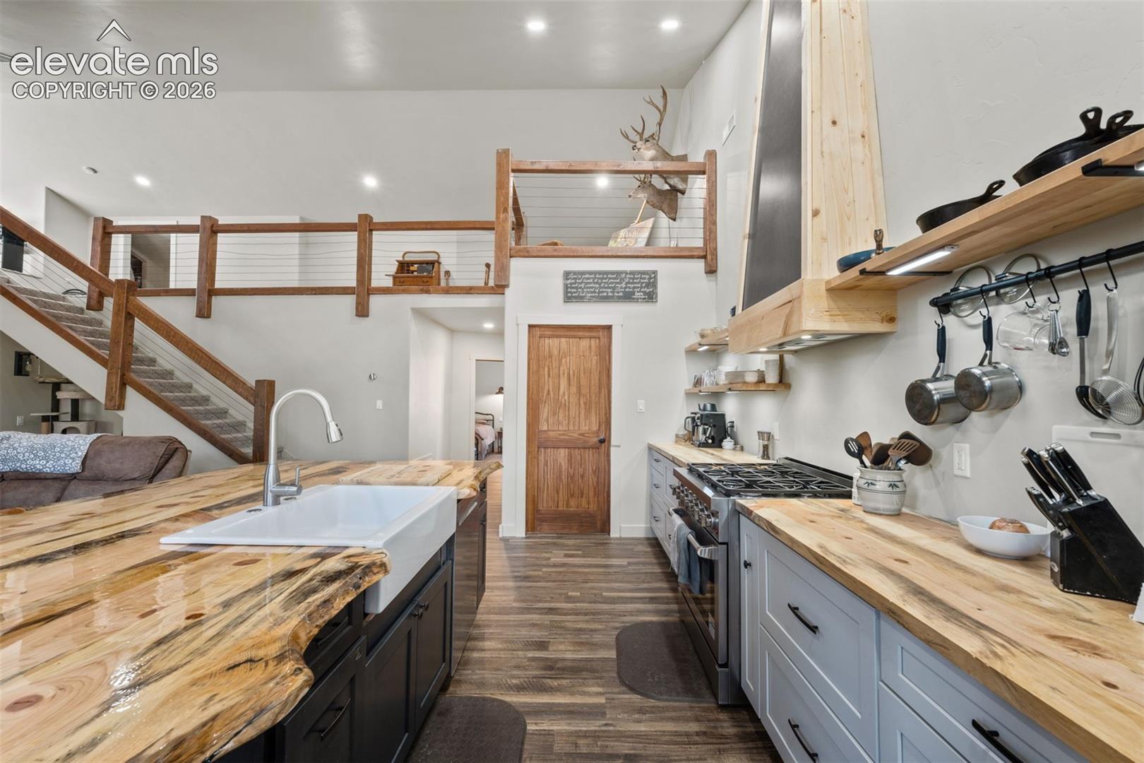 Listing photo 15 for 2270 Pikes Peak Drive
