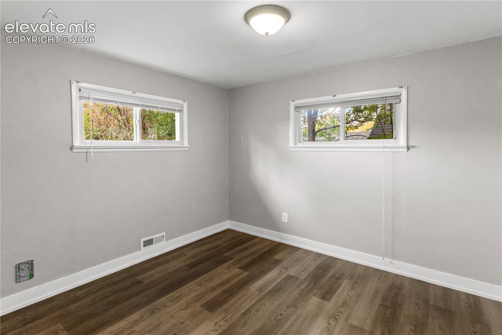 Listing photo 12 for 1220 E Fountain Boulevard