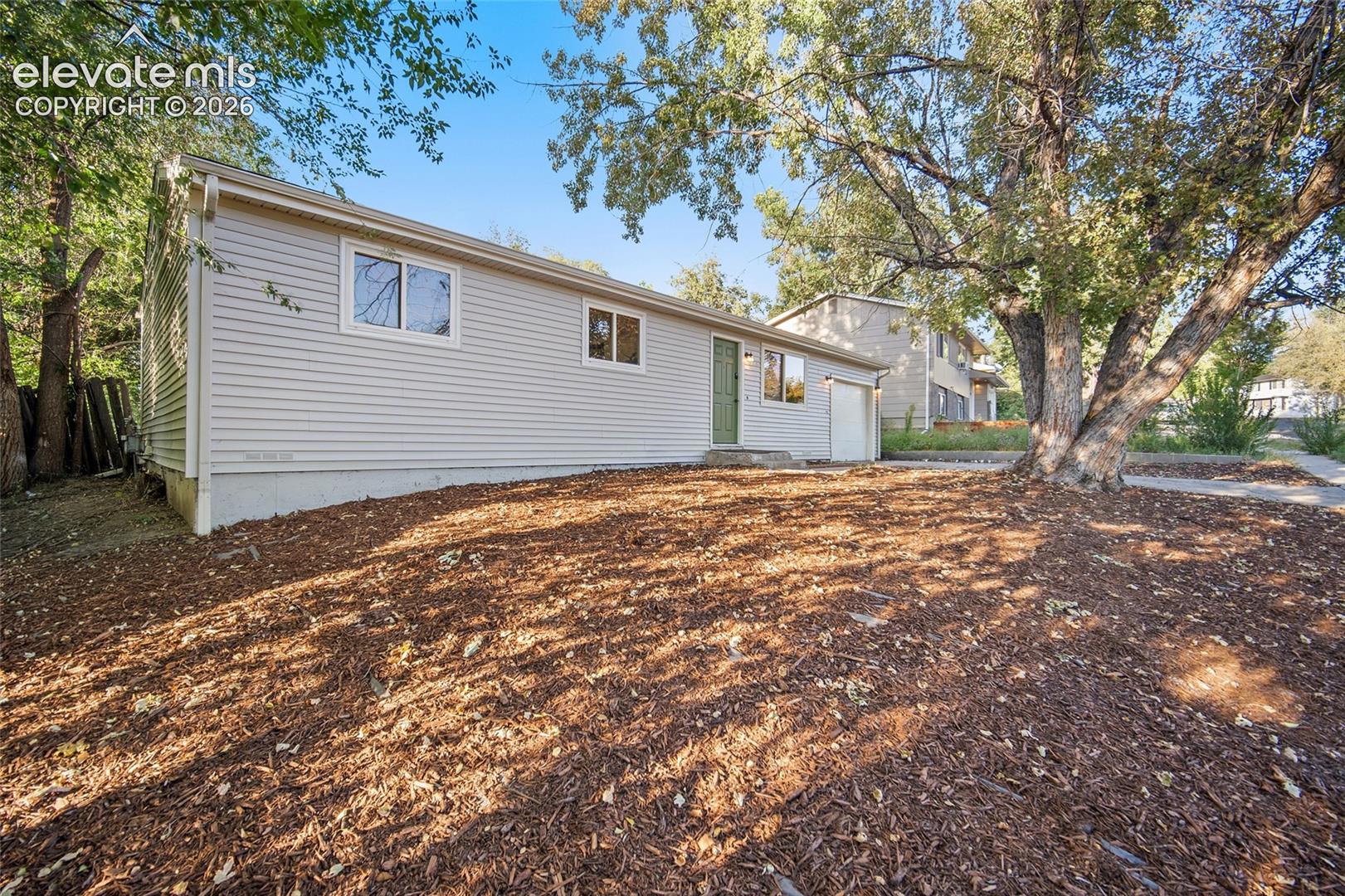 Listing photo 32 for 3928 E Pikes Peak Avenue