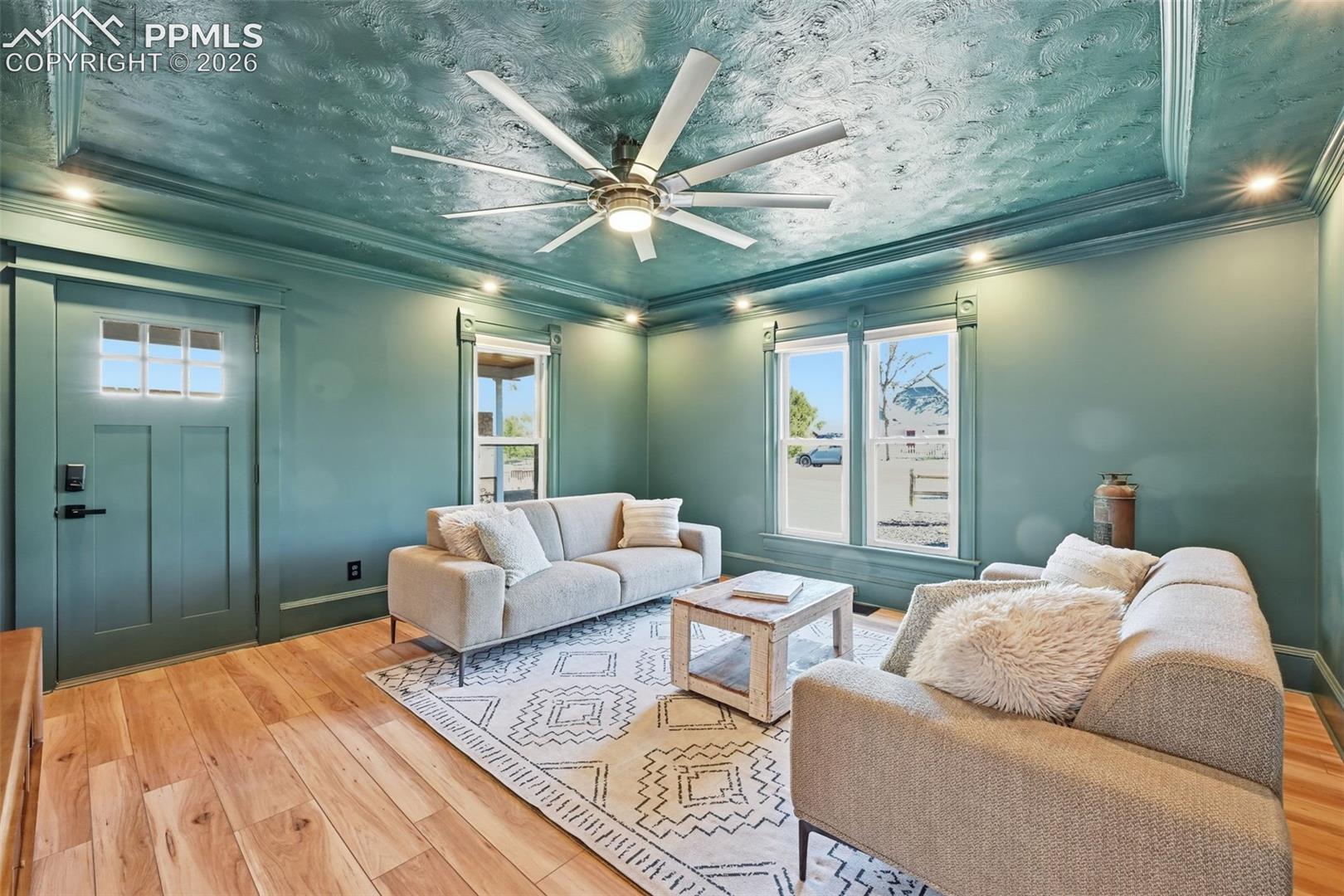 Listing photo 4 for 937 E Costilla Street