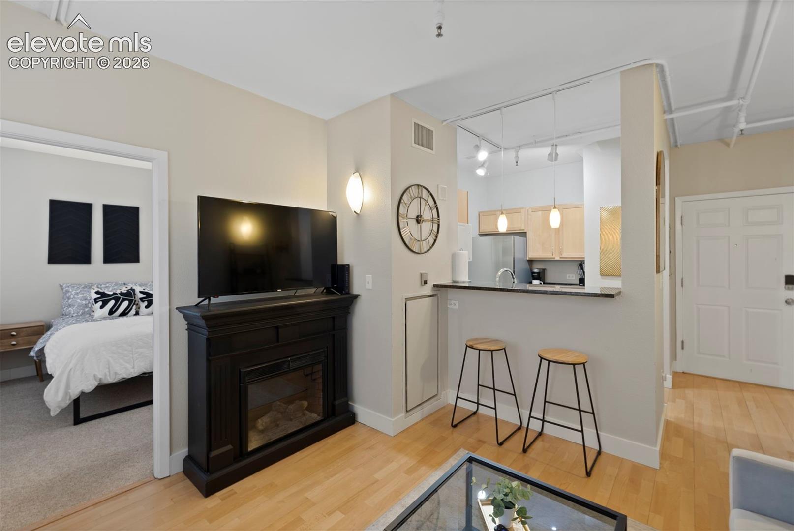 Listing photo 13 for 444 17th Street 709